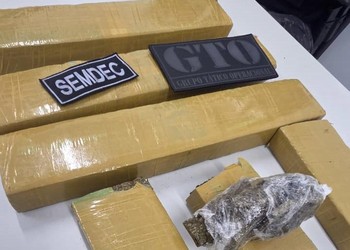 [VÍDEO] Guarda Municipal de Aracaju fecha ponto de tráfico de drogas no Conjunto Lourival Batista