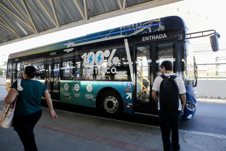 Operação dos 15 ônibus elétricos é retomada em Aracaju; confira o itinerário