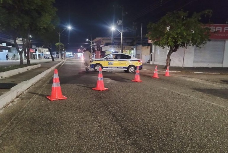 Radares de velocidade passam por aferição na avenida Paulo Barreto de Menezes, em Aracaju