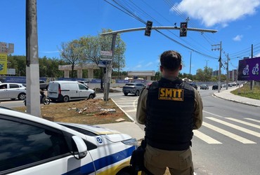 Realocação de semáforo altera trânsito na Avenida Tancredo Neves nesta quinta-feira (8)