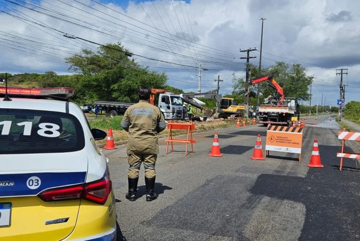 Manutenção de adutora altera trânsito no bairro Capucho, em Aracaju