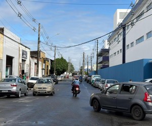 Obra de drenagem altera trânsito em trecho da rua Dom Quirino
