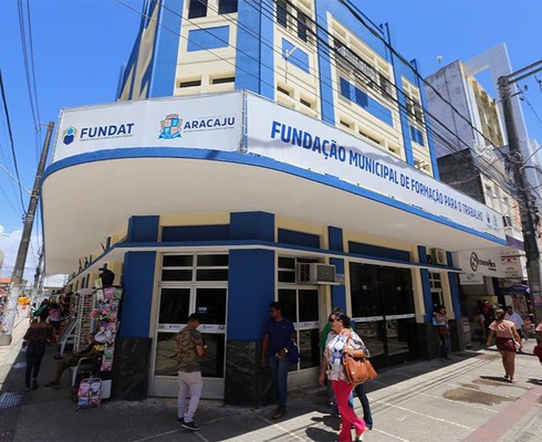 Fundat anuncia novas vagas de emprego em Aracaju; vendedora, jovem aprendiz e outras funções