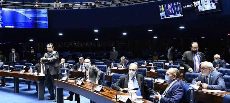 Senado aprova mudanças nas regras do auxílio-alimentação e regulamentação do home-office