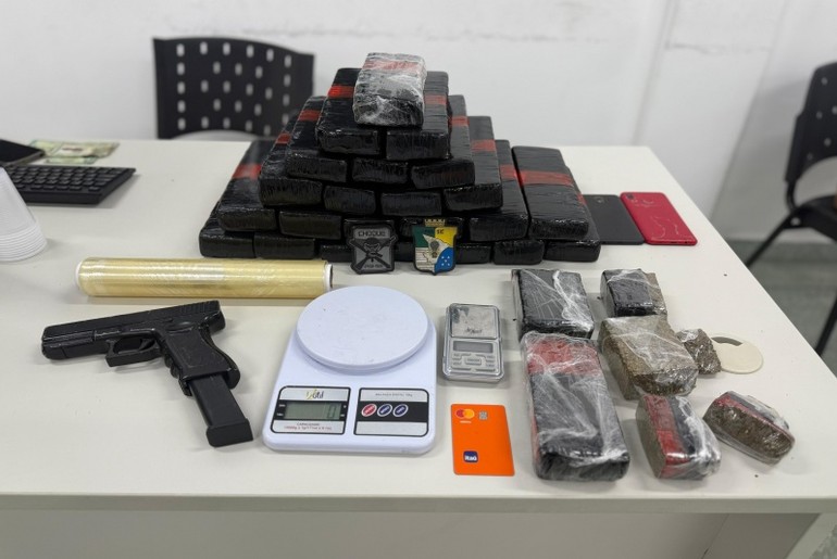 Mãe e filho são presos e tabletes de maconha são apreendidos na Zona Norte de Aracaju