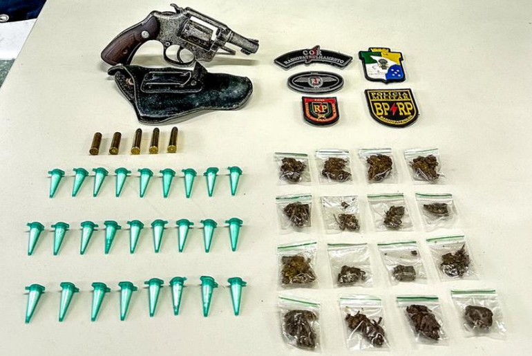 Polícia apreende arma e drogas após fuga de suspeitos em Nossa Senhora do Socorro