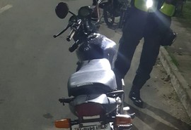 Moto com sinais de adulteração é apreendida durante operação policial em Indiaroba