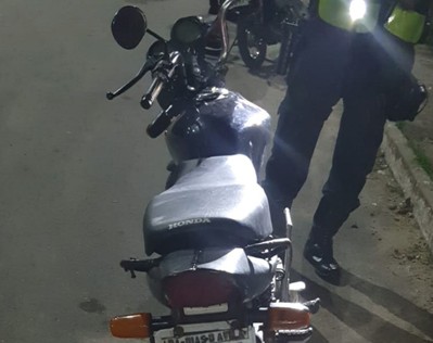 Moto com sinais de adulteração é apreendida durante operação policial em Indiaroba
