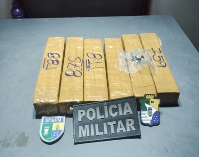 Carga com quase 5 kg de drogas é apreendida em transportadora em Socorro