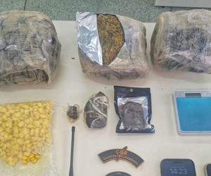 Suspeito de tráfico é preso com drogas em condomínio no Inácio Barbosa