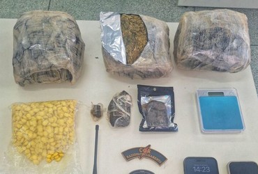 Suspeito de tráfico é preso com drogas em condomínio no Inácio Barbosa