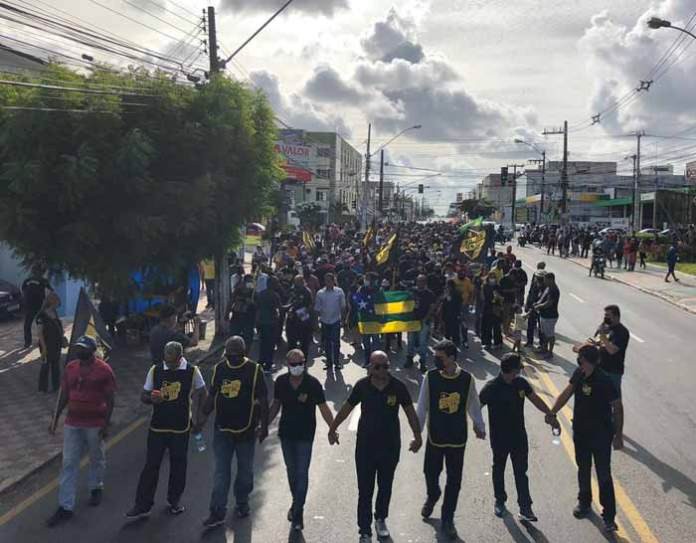 Policiais fazem protesto em Aracaju em busca de melhores condições de trabalho