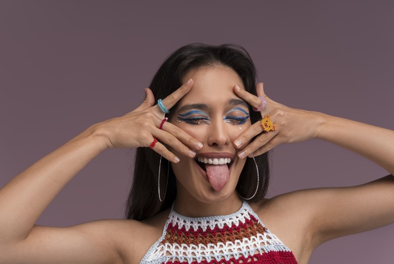 Make de Carnaval: dicas para fazer a maquiagem resistir durante a folia