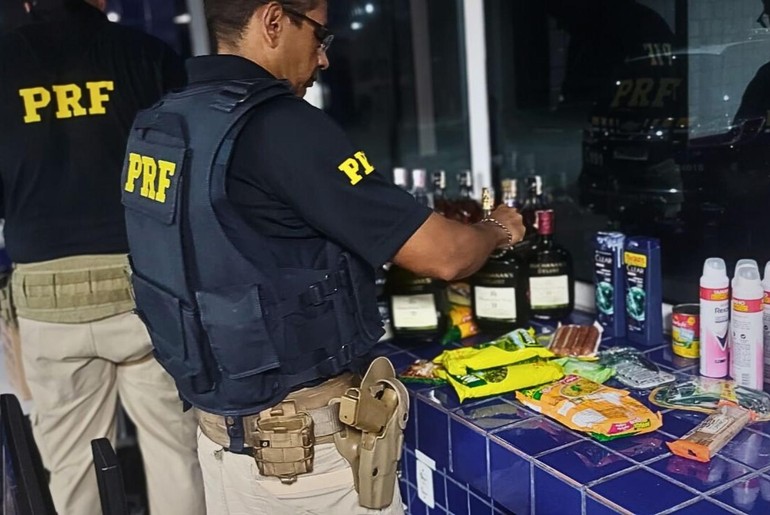 PRF prende três suspeitos de furtos em Aracaju durante abordagem na BR-101