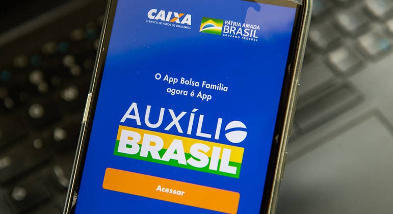 Auxílio Brasil permanente de R$400 é aprovado pela Câmara