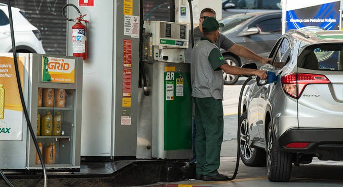 Gasolina e diesel ficam mais baratos a partir desta quarta-feira (7)