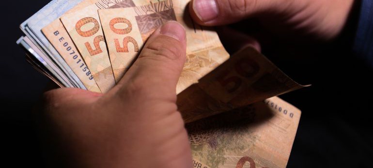 Auxílio Brasil de R$ 600, vale gás com valor inteiro e benefício para caminhoneiros serão pagos a partir desta terça-feira; veja calendários