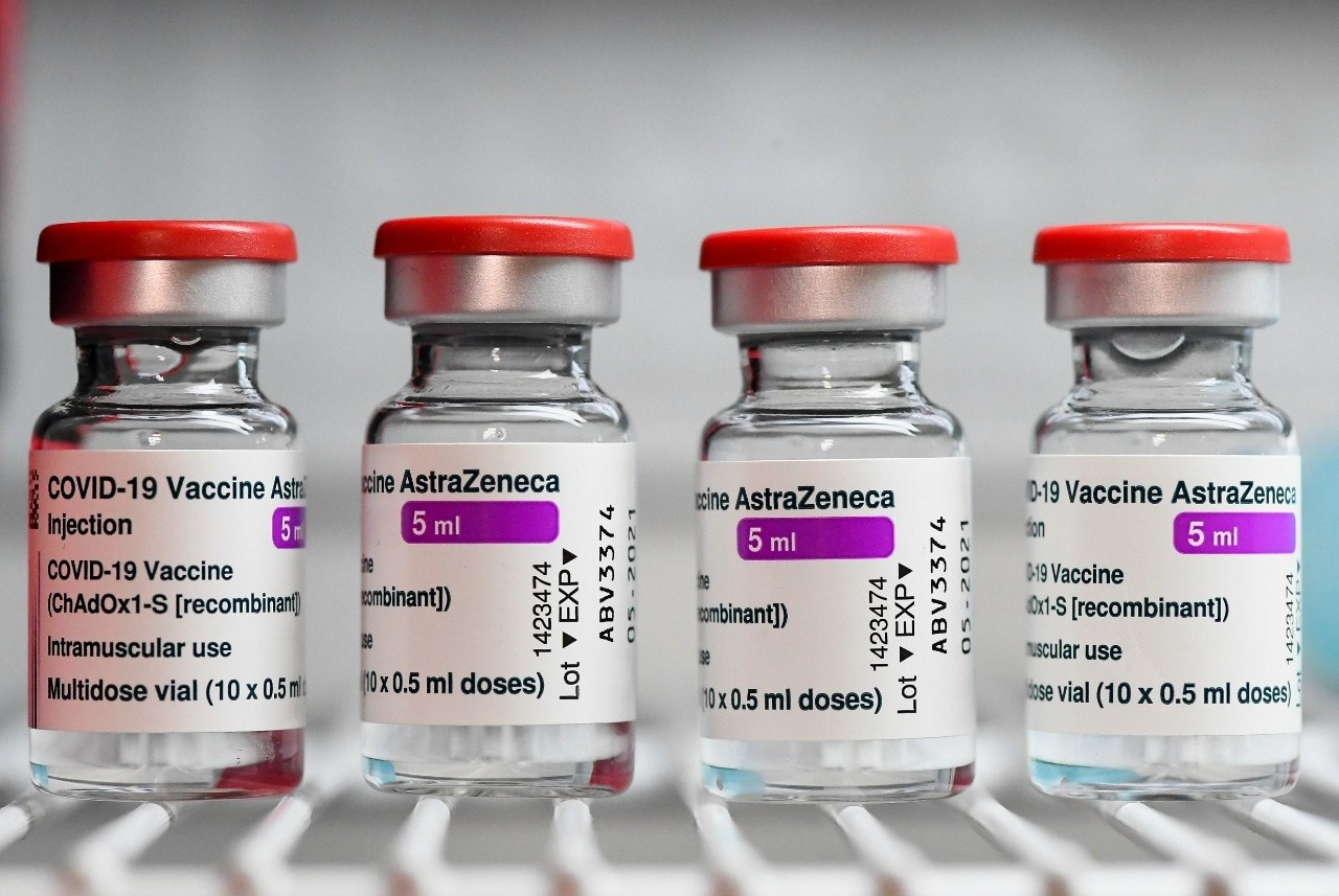 AstraZeneca: especialistas alertam que deixar de tomar a vacina por medo de trombose é ainda mais arriscado