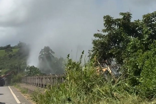 Adutora rompe e provoca forte vazamento de água em Japaratuba