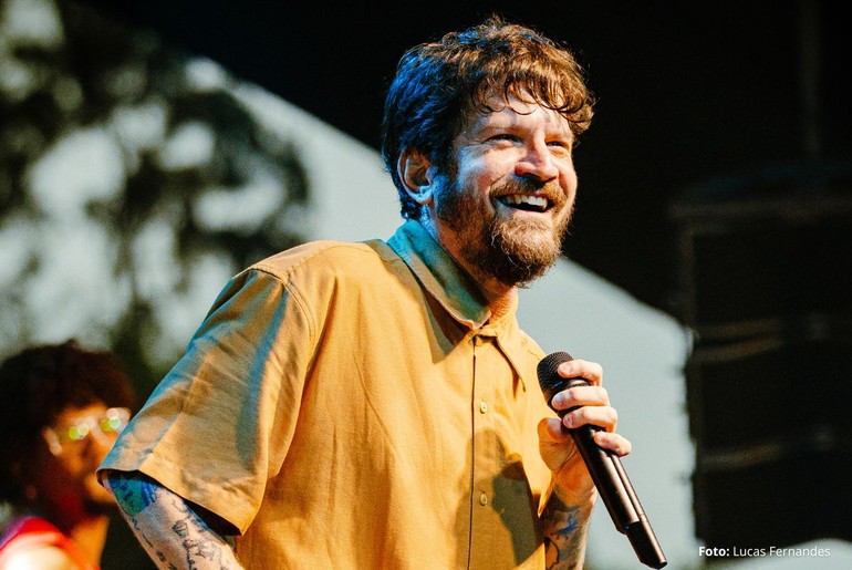 Saulo leva música e energia a Aracaju em show eletrizante neste sábado (7)