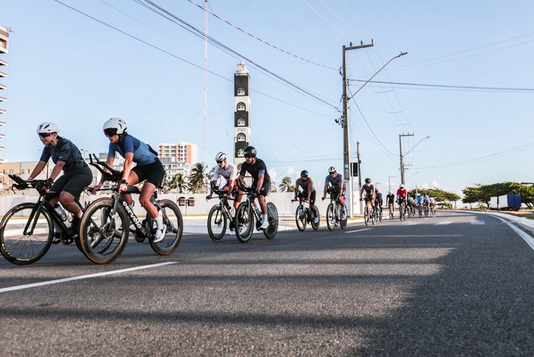 Ironman 70.3 reúne mais de 1,3 mil atletas na Orla da Atalaia em Aracaju