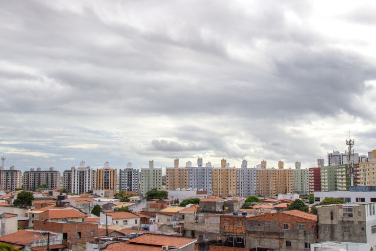 Previsão indica semana com céu parcialmente nublado e possibilidade de chuvas em Sergipe