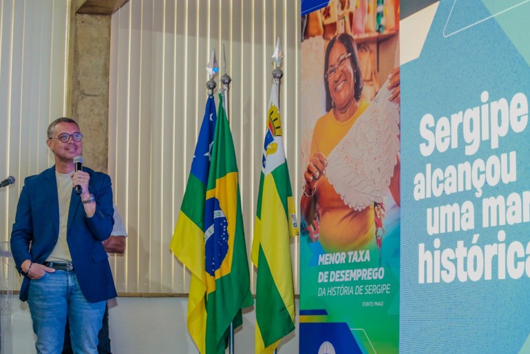 Número de sergipanos com carteira assinada supera beneficiários do Bolsa Família