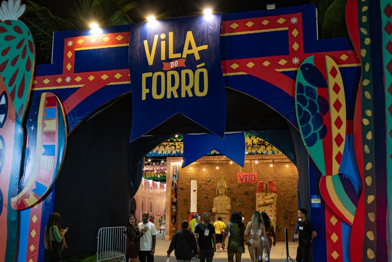 Vila do Forró tem programação especial nesta segunda-feira com shows, quadrilha e espetáculos culturais
