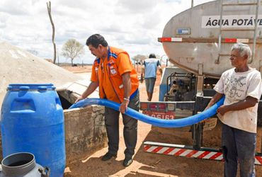 10 municípios com decretos de seca ou estiagem em vigência recebem Caravana da Água