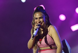 'Quinta Delas' reúne Simone Mendes, Samyra Show e Nineia Oliveira no palco do Arraiá do Povo