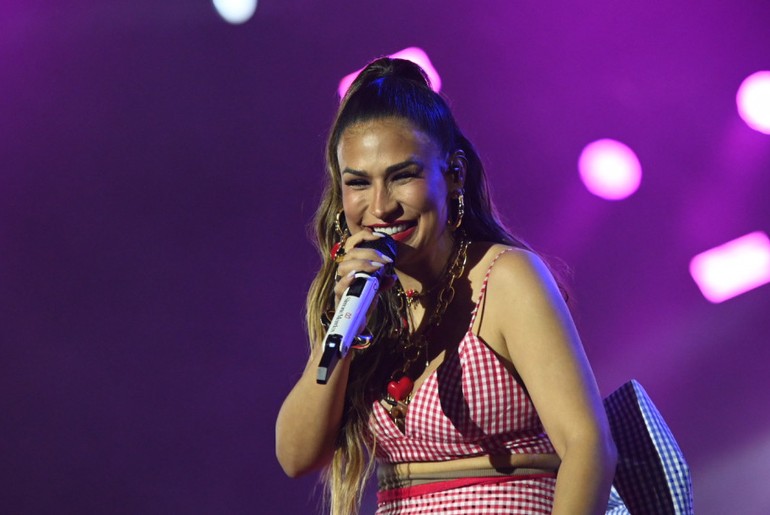 'Quinta Delas' reúne Simone Mendes, Samyra Show e Nineia Oliveira no palco do Arraiá do Povo