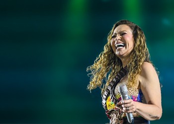 Solange Almeida comanda noite da ‘Quinta Delas’ no Arraiá do Povo