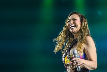 Solange Almeida comanda noite da ‘Quinta Delas’ no Arraiá do Povo