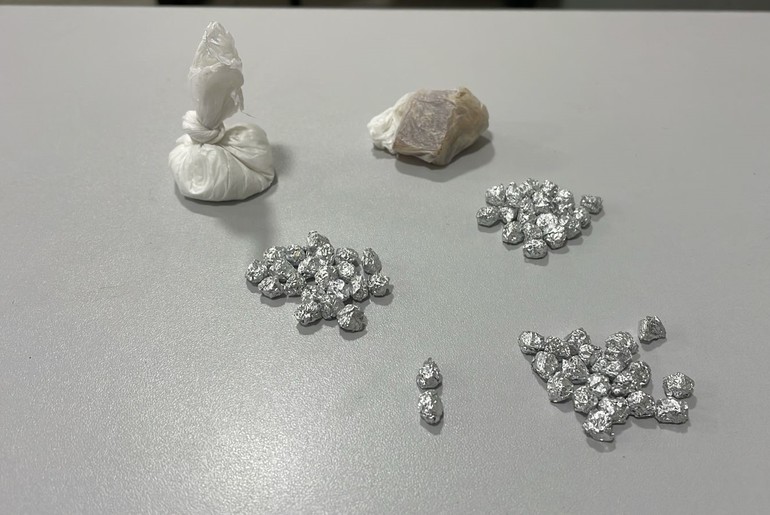 Mulher suspeita de tráfico é presa durante operação policial em Neópolis