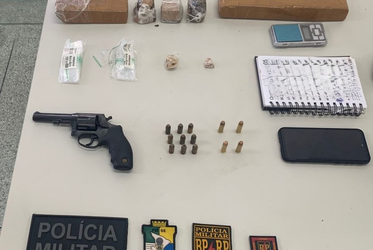 Homem é preso por tráfico de drogas e posse ilegal de arma de fogo em Nossa Senhora do Socorro
