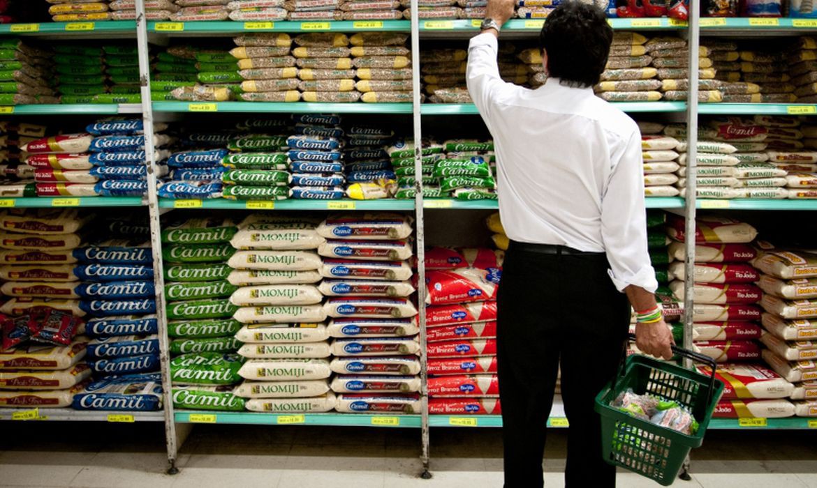 Após pedido de sindicatos, supermercados poderão abrir a partir das 8h em Aracaju