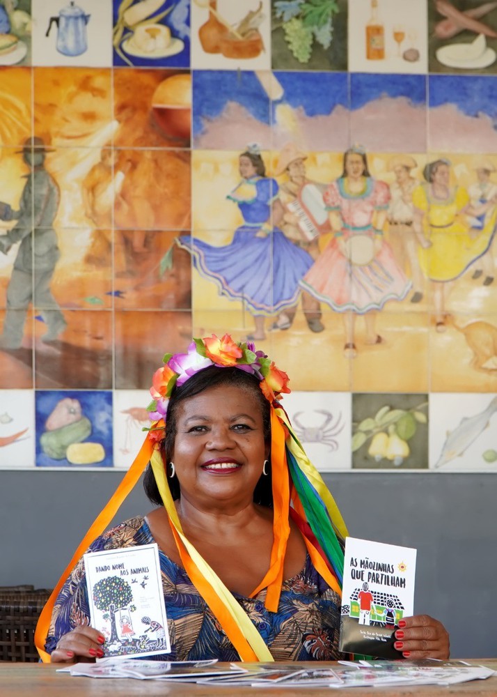 Cecé Veira lança livro "Encantos de Aracaju"
