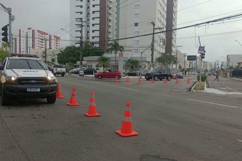 Semáforos apresentam falhas e exigem atenção de motoristas em Aracaju