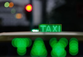 Chamamento público oferece 104 vagas para táxis adaptados em Aracaju; saiba mais