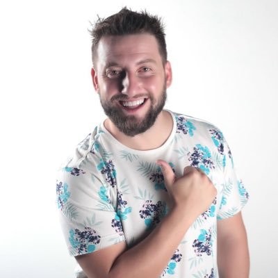 Emissora demite Eros Prado após repercussão negativa de piada sobre o pai do jogador Mosquito