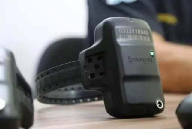 Uso obrigatório de tornozeleira por agressores de mulher é aprovado pela Câmara