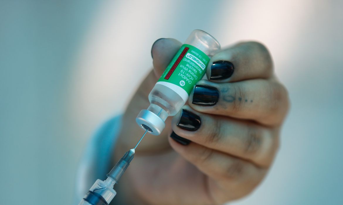 Sergipe recebe mais de 55 mil novas doses de vacina contra a covid-19 e amplia faixa etária
