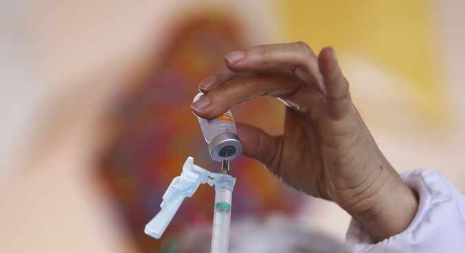 Covid-19: Ministério da Saúde libera dose de reforço para todos os adultos