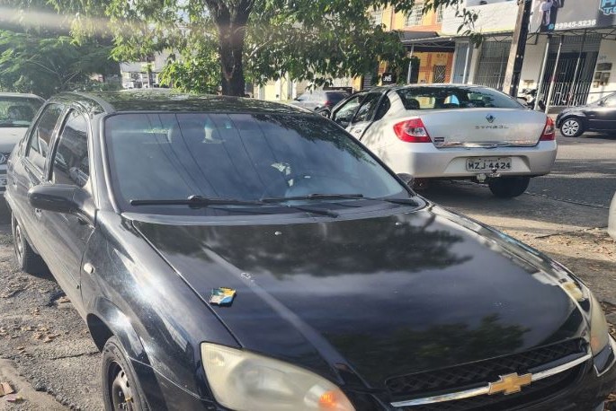 Dois suspeitos são presos por roubo de carro no bairro Atalaia