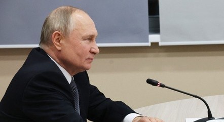 Como Vladimir Putin se mantém há mais de 20 anos no poder na Rússia