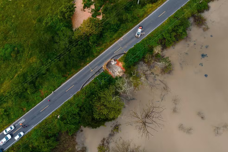 Rodovia do Polo Industrial e Barragem de Lagarto é interditada por risco de colapso