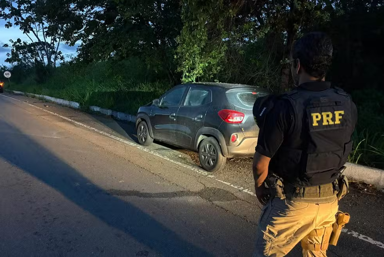 Casal é encontrado sem vida dentro de carro na BR-101 em Muribeca